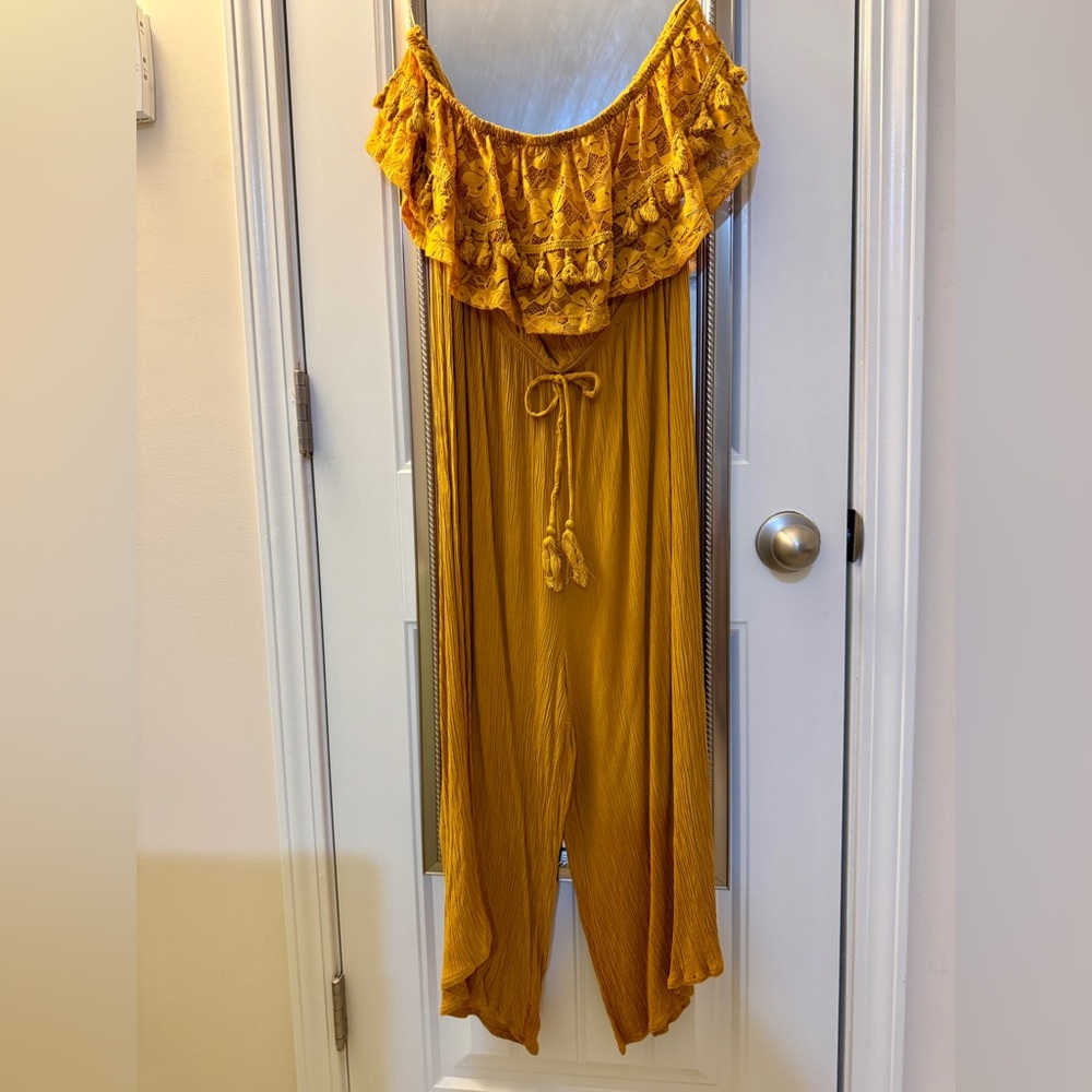New York & Company Cropped Yellow Ruffle Jumpsuit Size XL
